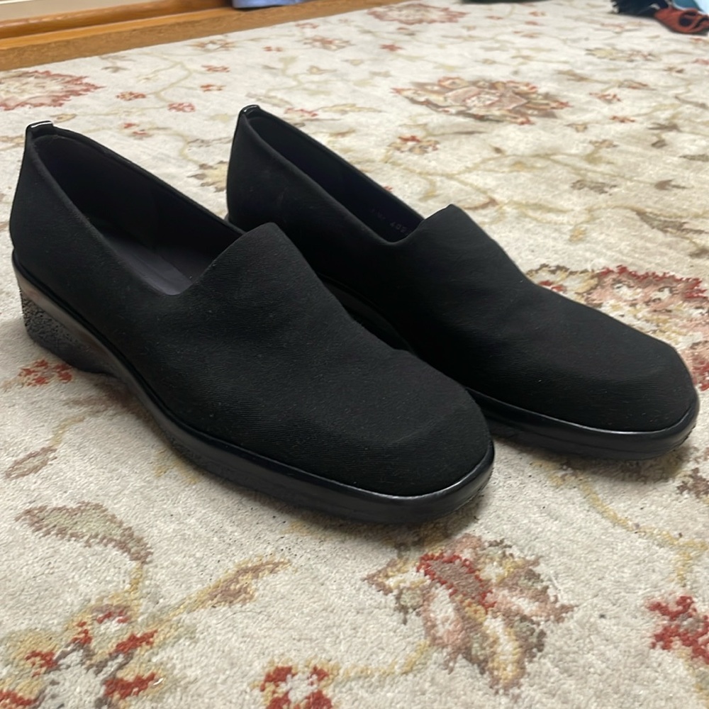 Stuart Weitzman Blaze black stretch clog
